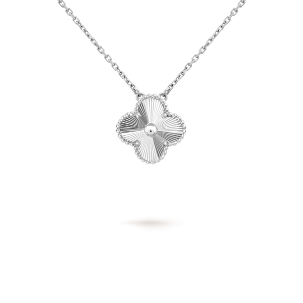 ˇMagic JewelryˇCLOVER 15MM LASER NECKLACE SILVER
