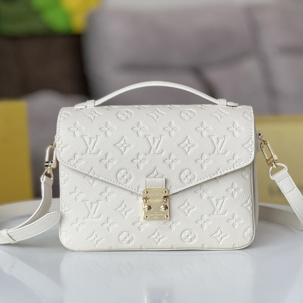 LV 25S POCHETTE METIS 25 IN WHITE MONOGRAM COATED CANVAS GOLD HARDWARE