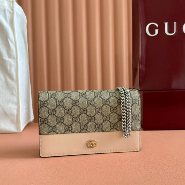 GG MARMONT WALLET ON CHAIN 20 BEIGE AND WHITE IN CALFSKIN